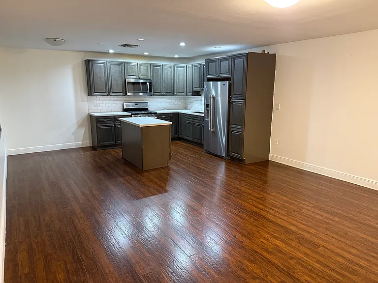1021 NW 40th Ave — Photo 5