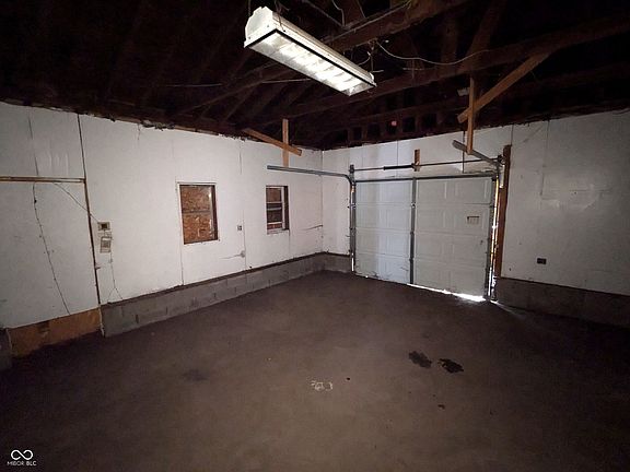 5th image of 3050 N Gladstone Ave