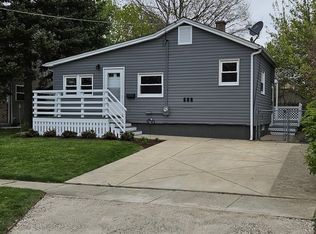 688 Columbia Ave, Elgin, IL 60120