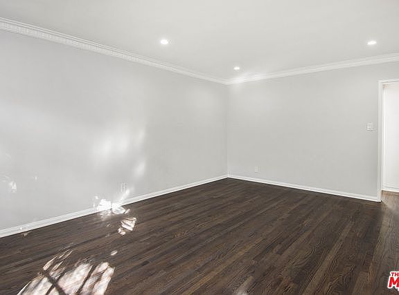 4th image of 8563 Holloway Dr Unit 1/2