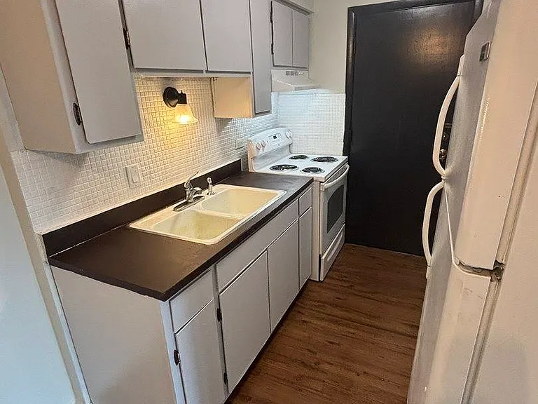 200 Madison St #1H — Photo 2