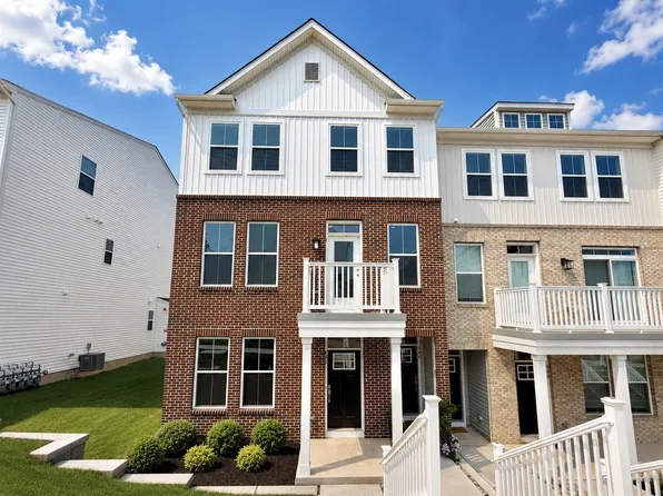 842 Graphite Dr, Phoenixville, PA 19460
