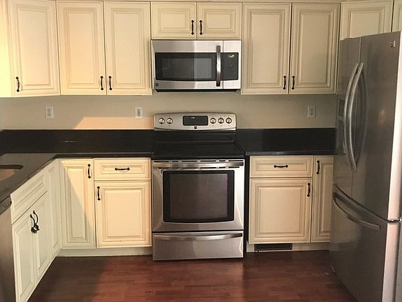 5th image of 8610 Woodland Manor Dr #1