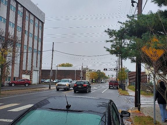 Exterior Neighborhood (street photo)