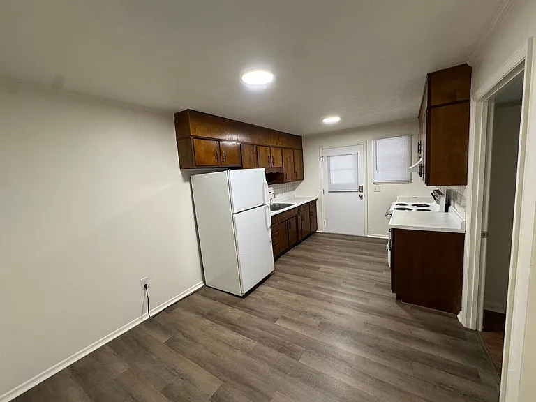 616 Commanche Dr — Photo 3