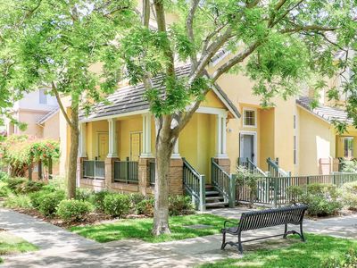 355 Snyder Ln, Mountain View, CA, 94043