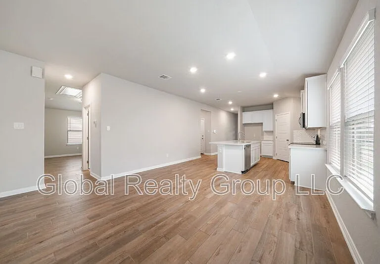 1220 Ella Xing — Photo 14