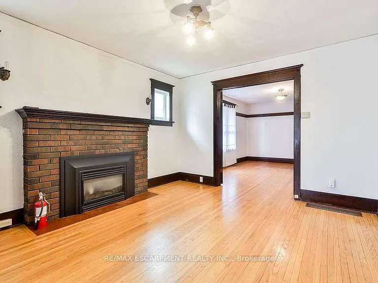 311 Queen St S — Photo 12