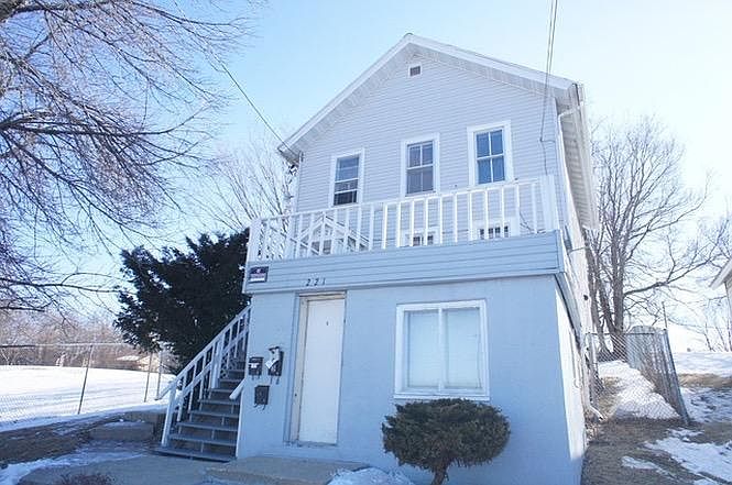 1st image of 221 N Lincoln Ave APT 2
