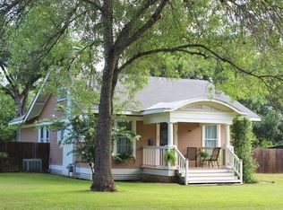 521 Bois Darc St, Lockhart, TX 78644