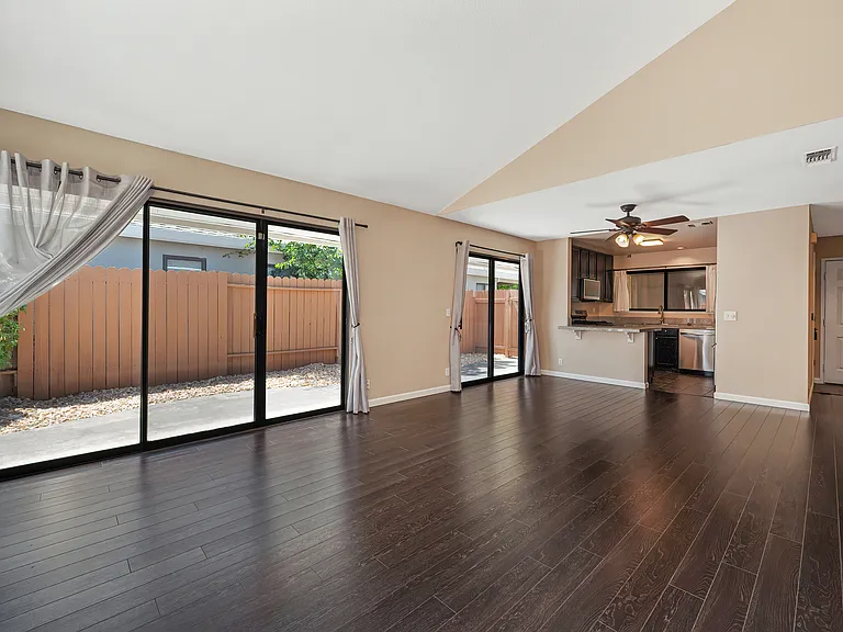 720 Donovan Ct — Photo 5