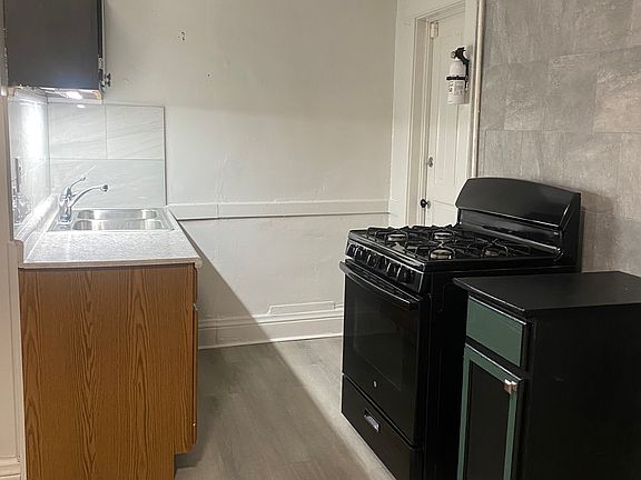 2nd image of 3732 Alder St #0