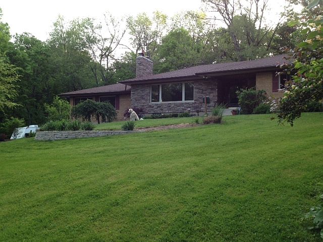 2nd image of 165 Manor Ln