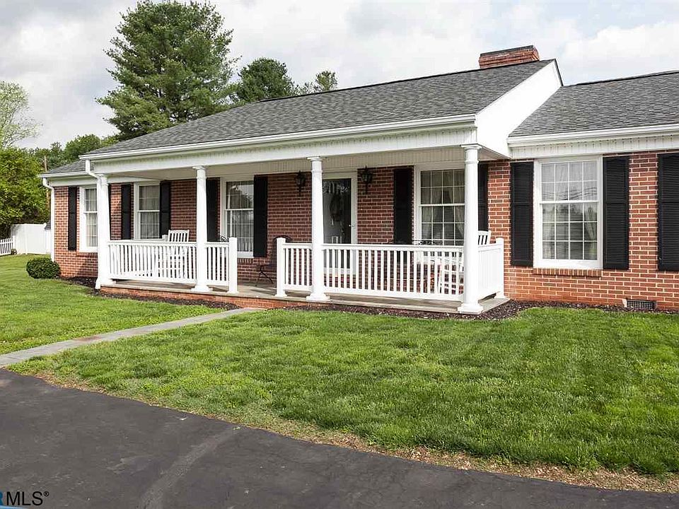 1st image of 7 Reservoir Dr