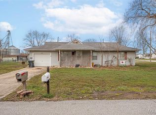 415 Walnut St, Hawk Point, MO 63349
