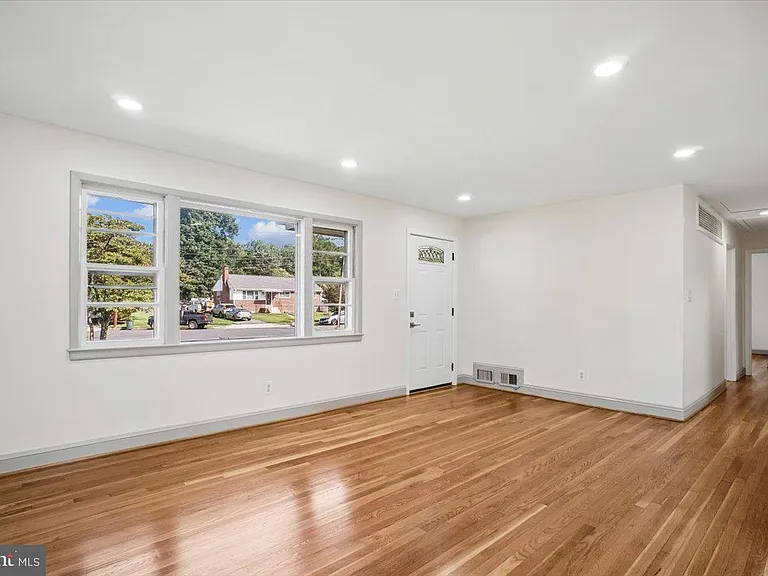 3227 Sherry Ct — Photo 9
