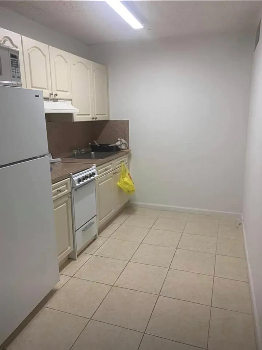 Building Photo - Miami Gardens Dr