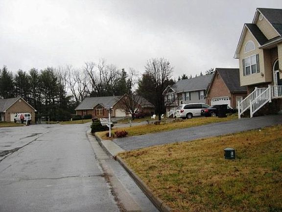 4th image of 6001 Stone House Ln
