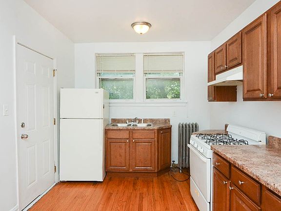 2nd image of 2946 N Albany Ave #W3