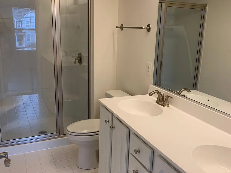 135 Longwood Dr — Photo 6