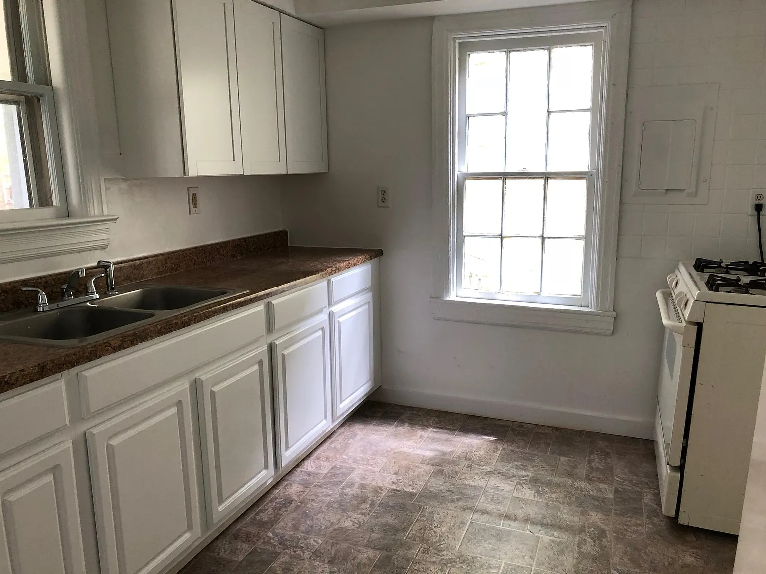 3 bed, 1.5 bath, $975 — Photo 2
