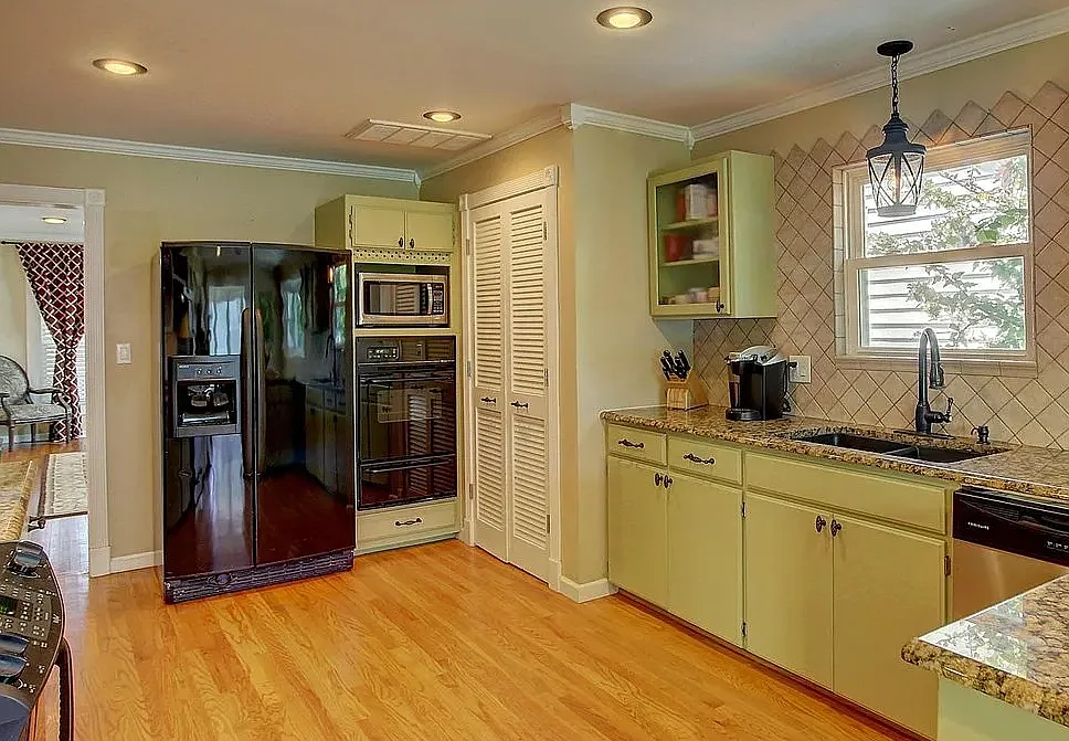 2 bed, 1414 sqft, $2,200 — Photo 3