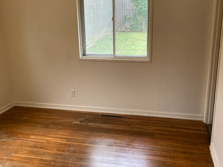 2201 SE Swygart St — Photo 9