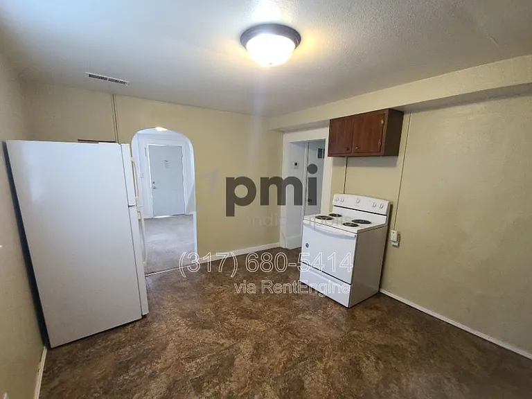 1311 E 11th St #2 — Photo 5