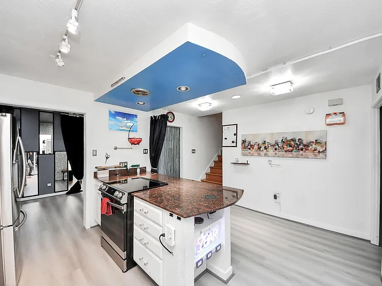 7877 Kendalia Dr — Photo 15