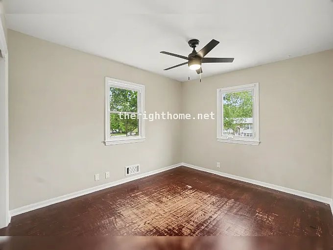 6929 N 64th St — Photo 13