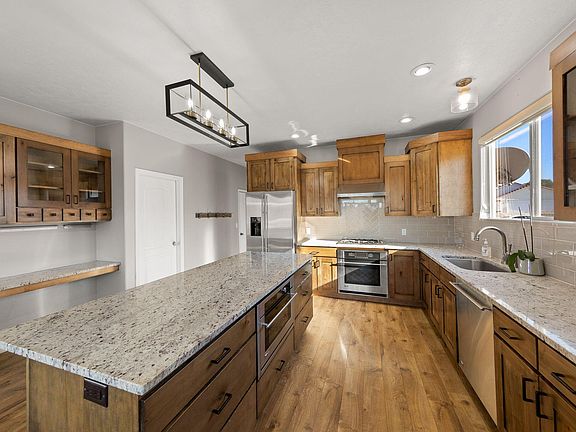 4th image of 2274 S Mountain View Cir