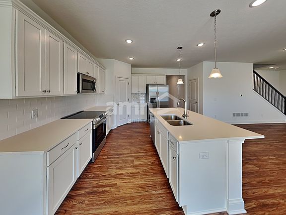 3rd image of 1087 Castor Dr