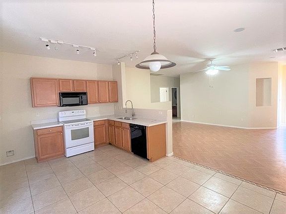 Kitchen and Living (2)_07122021