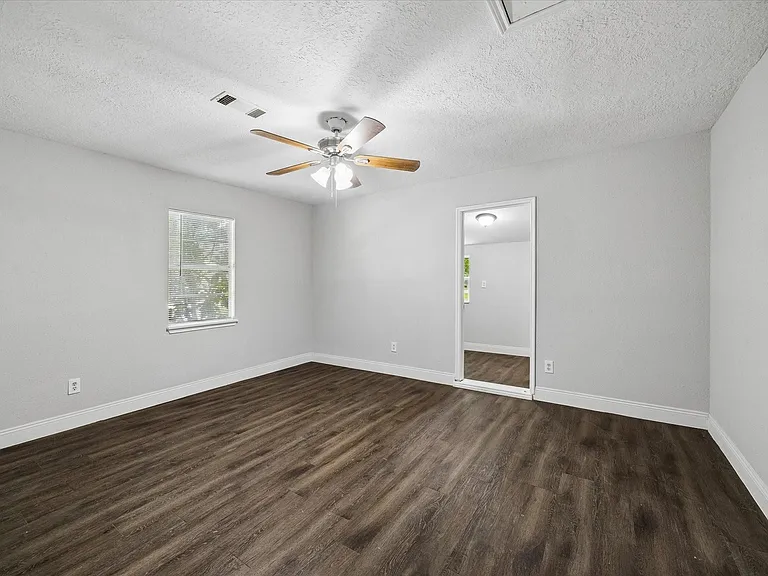 21197 Live Oak St — Photo 6