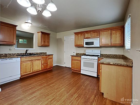 5th image of 3087 Montview Way