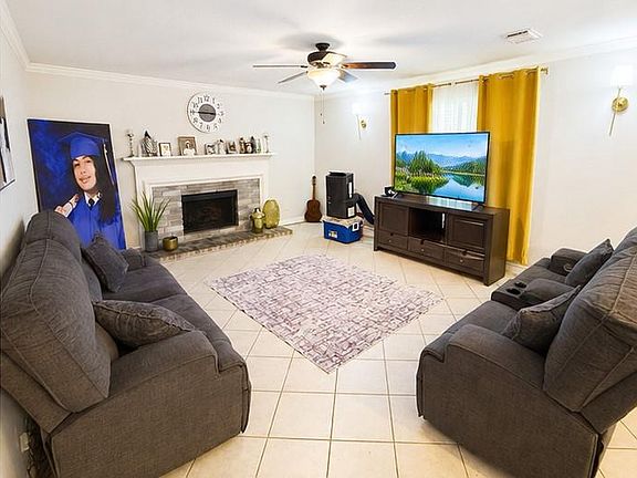 3rd image of 9826 Green Valley Ln