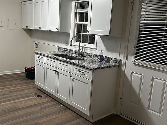 2nd image of 134 Inglewood Ave #B