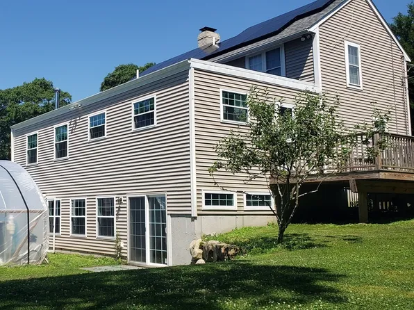 694 Potomska Rd, Dartmouth, MA 02748