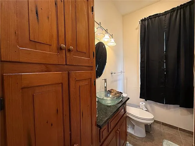 1016 N Robertson St — Photo 5