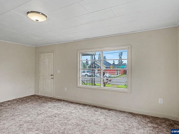 4th image of 130 Denver St NE