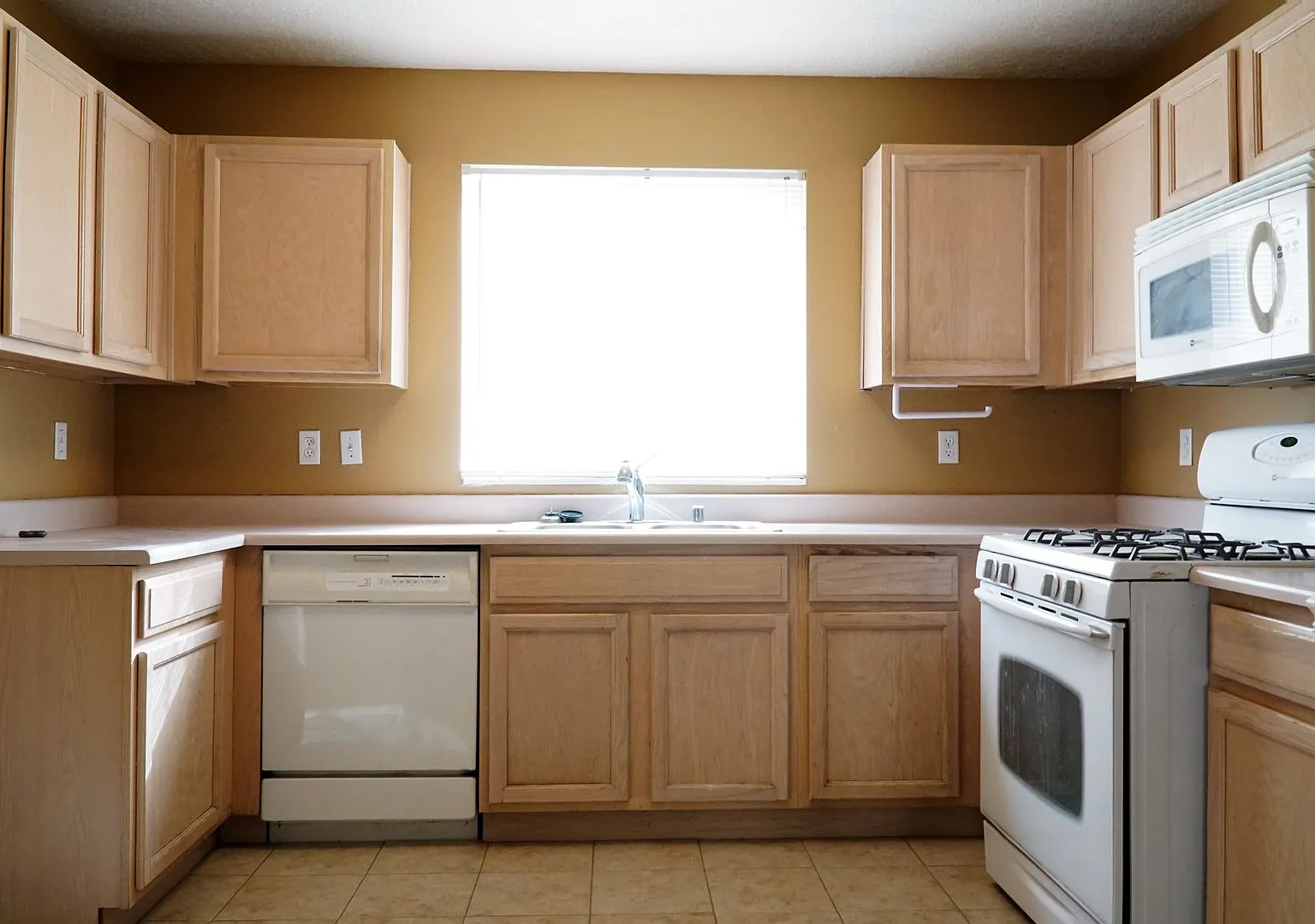 Single Story 3B/2B Home in Tuscany area. — Photo 2