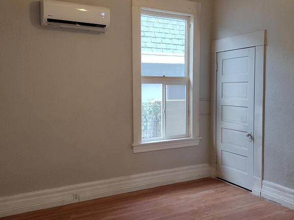5th image of 1188 N Park Ave