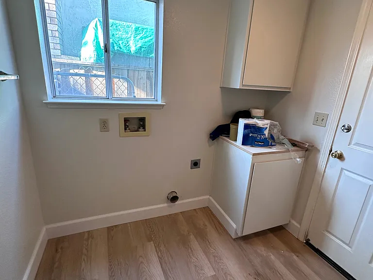 52 Elizabeth Ct — Photo 6
