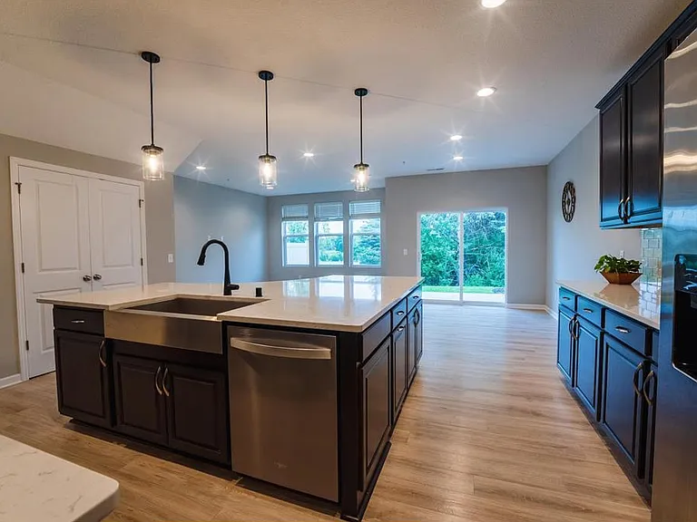 5934 Urbandale Ln N — Photo 11
