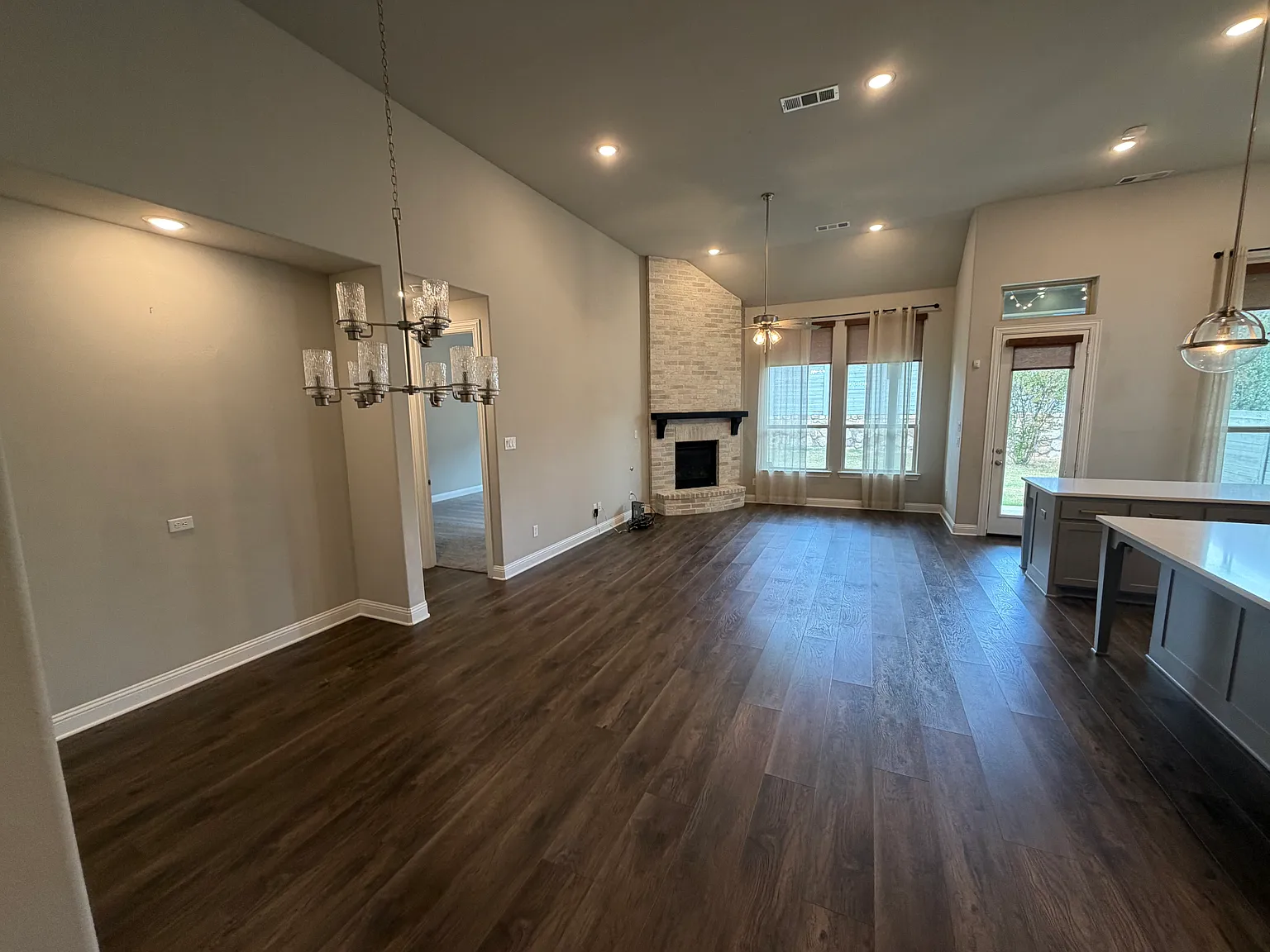 4 bed, 2345 sqft, $3,500 — Photo 2