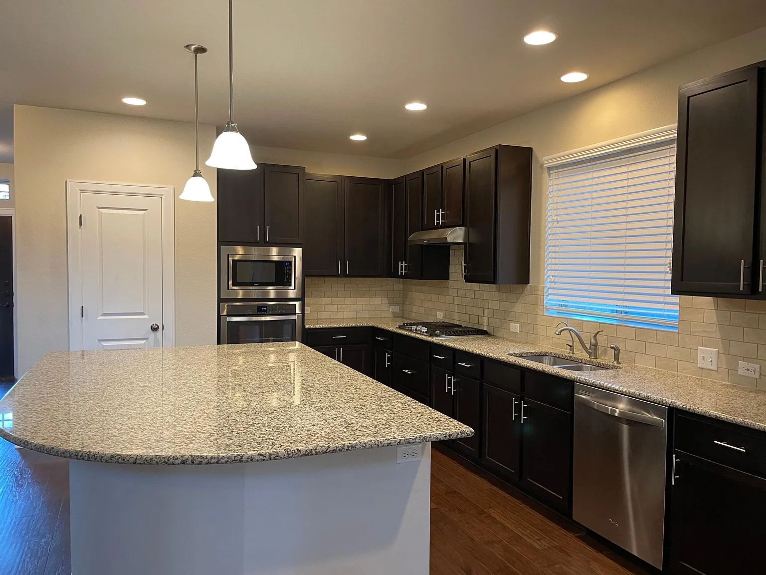 4 bed, 3.5 bath, 2811 sqft, $2,500 — Photo 3