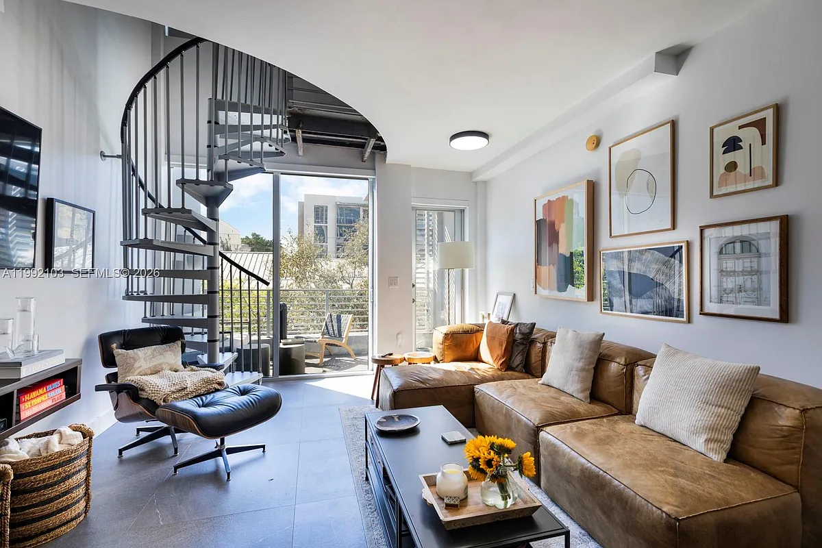 Building Photo - 3339 Virginia St #311