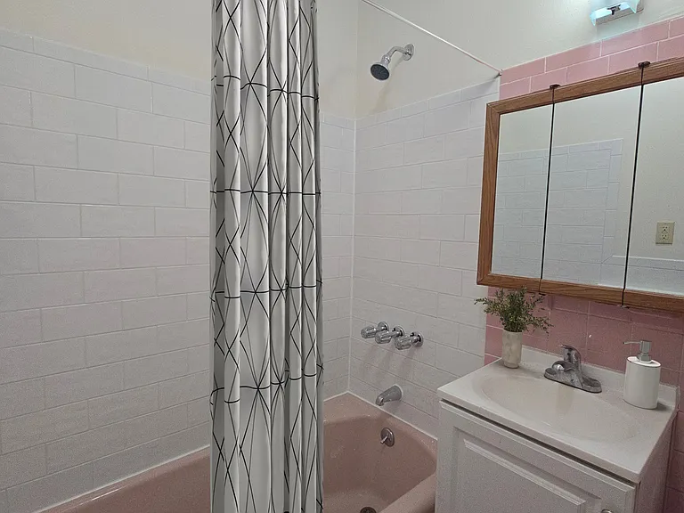 Colonial Ave — Photo 6