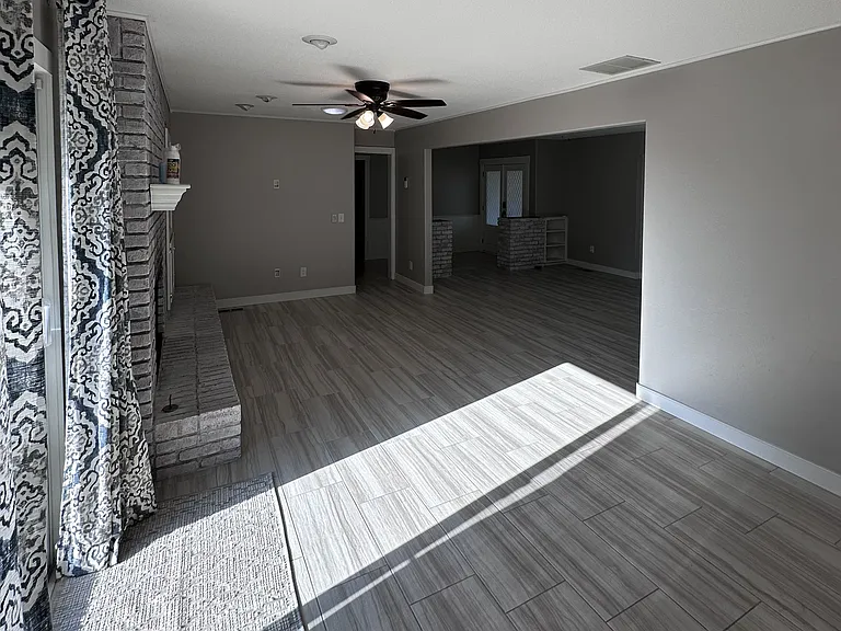 5912 N Sterling Dr — Photo 11