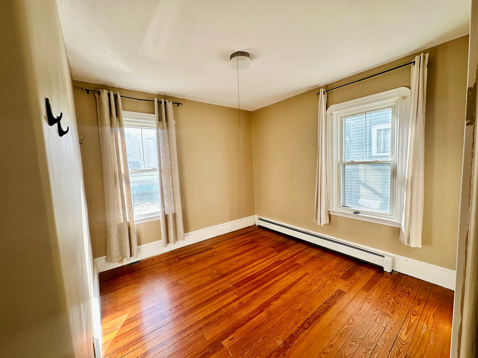 3 bed, 1166 sqft, $1,800 — Photo 2